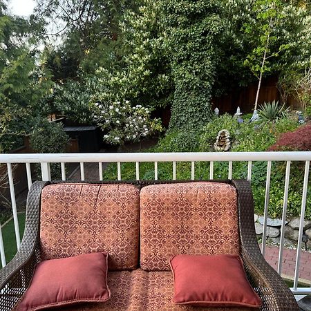 Beautiful Modern Suite North Vancouver Exterior photo